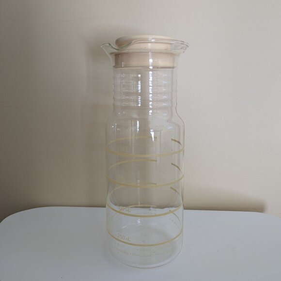 PYREX 8014 VINTAGE 1970s GLASS JUICE PITCHER CARAFE - Picture 1 of 3